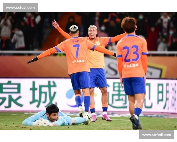 恒大与申花激战正酣 中超焦点之战引爆球迷热情