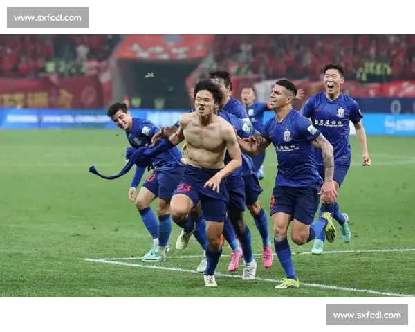 大连迎战申花焦点对决强强碰撞中超赛场悬念拉满谁能笑到最后